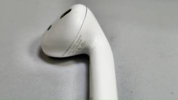 01-200248315: Apple airpods 2nd generation with charging case