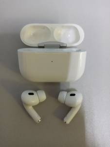 01-200284896: Apple airpods pro 2nd generation with magsafe charging case usb-c