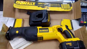 01-200293477: Dewalt dc 385