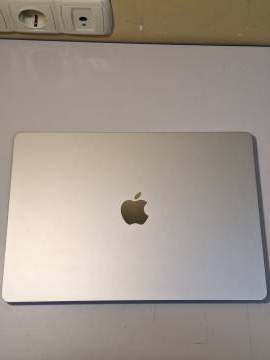 01-200304517: Apple macbook air 15" m2 2023