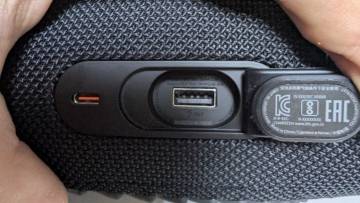 01-200240366: Jbl charge 5