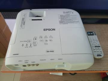 01-200208400: Epson eb-fh52