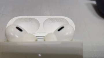 01-200218488: Apple airpods pro 2nd generation with magsafe charging case usb-c