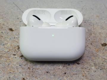 01-200308122: Apple airpods pro