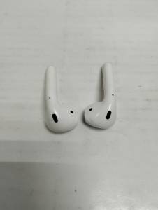 01-200125898: Apple airpods 2nd generation with charging case