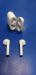 01-200249481: Apple airpods with charging case