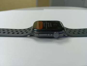 01-200040913: Apple watch se 44mm aluminum case