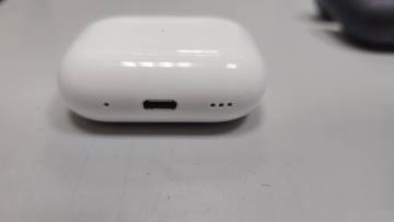 01-200218488: Apple airpods pro 2nd generation with magsafe charging case usb-c