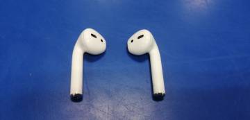 01-200249481: Apple airpods with charging case