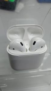 01-200260109: Apple airpods 2nd generation with charging case