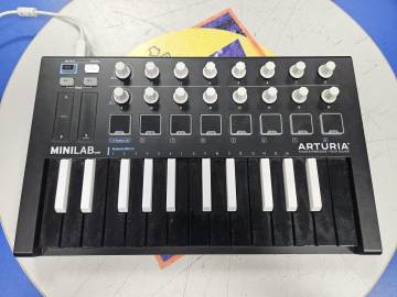 01-200206647: Arturia minilab mkii