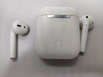 01-200263248: Apple airpods 2nd generation with charging case