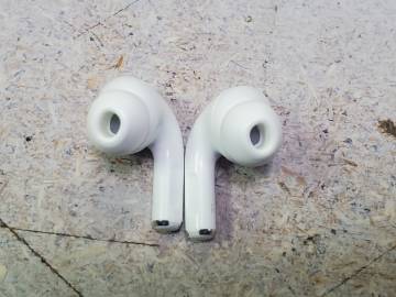 01-200308122: Apple airpods pro