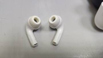 01-200218488: Apple airpods pro 2nd generation with magsafe charging case usb-c