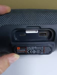 01-200240479: Jbl charge essential 2