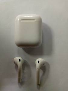 01-200246999: Apple airpods 2nd generation with charging case