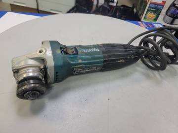 01-200201567: Makita ga5030