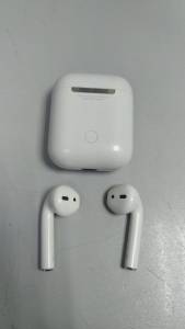 01-200269798: Apple airpods 2nd generation with charging case