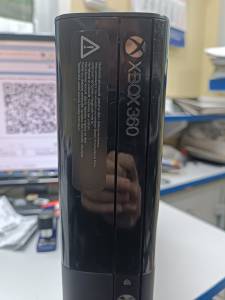 01-200297280: Microsoft xbox360 e 450gb