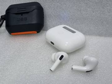 01-200161146: Apple airpods pro 2nd generation with magsafe charging case usb-c