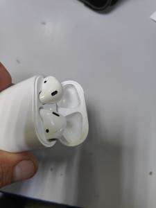 01-200181234: Apple airpods 2nd generation with charging case