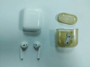 01-200253063: Apple airpods 2nd generation with charging case