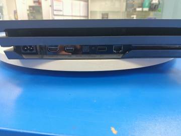 01-200214530: Sony playstation 4 pro 1tb