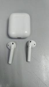 01-200269798: Apple airpods 2nd generation with charging case