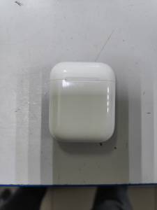 01-200181234: Apple airpods 2nd generation with charging case