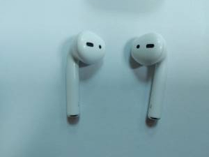 01-200253063: Apple airpods 2nd generation with charging case