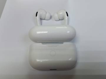 01-200259701: Apple airpods pro 2nd generation with magsafe charging case usb-c