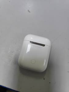 01-200181234: Apple airpods 2nd generation with charging case