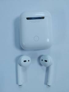 01-200253063: Apple airpods 2nd generation with charging case