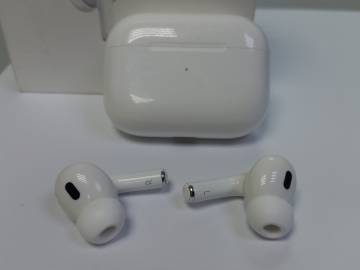 01-200259701: Apple airpods pro 2nd generation with magsafe charging case usb-c