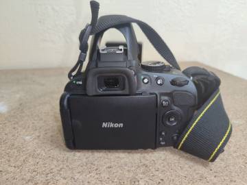 01-200123226: Nikon d5100 nikon nikkor af-s 18-55mm f/3.5-5.6g vr dx