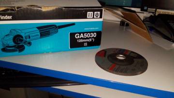 01-200241808: Makita ga5030