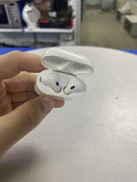 01-200142378: Apple airpods 2nd generation with charging case