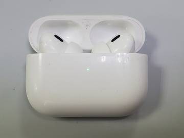 01-200238512: Apple airpods pro 2nd generation with magsafe charging case usb-c