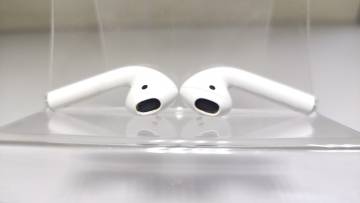 01-200250800: Apple airpods 2nd generation with charging case