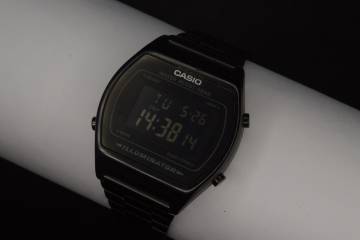 01-200123050: Casio b640wb