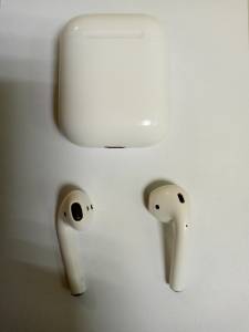 01-200182301: Apple airpods 2nd generation with charging case