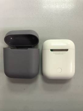 01-200209710: Apple airpods 2nd generation with charging case