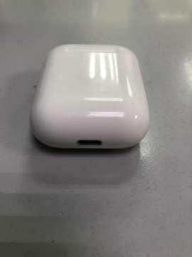 01-200209710: Apple airpods 2nd generation with charging case