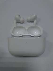 01-200280906: Apple airpods pro 2nd generation with magsafe charging case usb-c