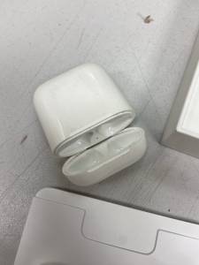 01-200129036: Apple airpods 2nd generation with charging case