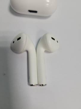 01-200090316: Apple airpods 2nd generation with charging case