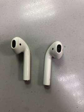 01-200209710: Apple airpods 2nd generation with charging case