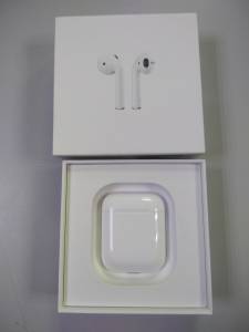 01-200245656: Apple airpods 2nd generation with charging case