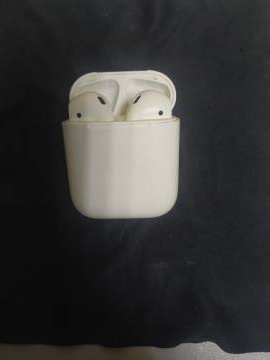 01-200233000: Apple airpods 2nd generation with charging case