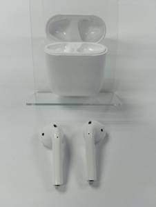 01-200113738: Apple airpods 2nd generation with charging case